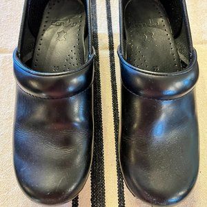 Dansko Womens LT Pro Black Leather Clog Size 38 EU 7.5-8 US